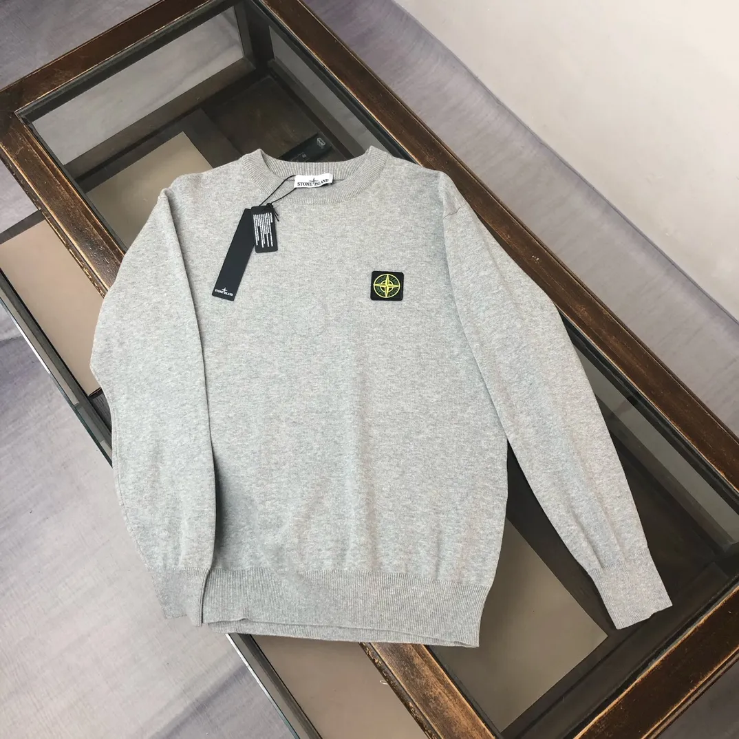P190 STONE ISLAND 💥 Exclusive latest men's casual pullover knitted sweater ~ advanced customization, full of urban style, classic, simple and elegant round neck bottoming knitted sweater. Imported fabrics are soft and delicate, and are skin-friendly and comfortable to wear. A basic foundation is indispensable for men's wardrobes. They can be used to match various clothing anytime and anywhere to meet your daily needs. The design of the clothes is very simple, embellished with unique compass logo embroidery, fashionable and versatile⚠️⚠️✨✨A must-have item for men! All three standards are complete! Color: black, off-white, gray Size: M-3XL (please state your height and weight when placing an order)
